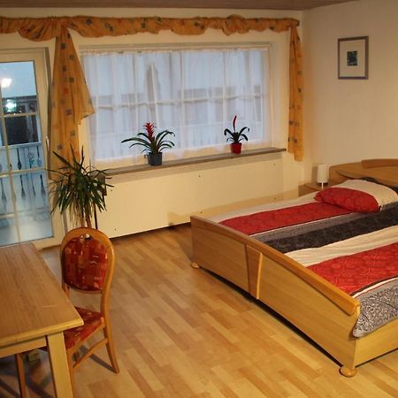 Ferienwohnung Mit 4 Schlafzimmer Fuer 2 Bis 9 Gaeste----Apartment With 4 Bedrooms For 2 To 9 Guests Nürnberg Dış mekan fotoğraf